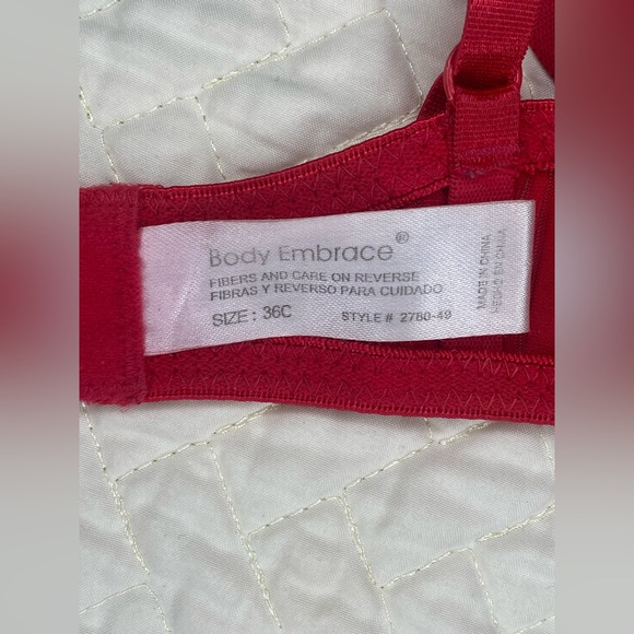 Red Bra - Picture 8 of 9
